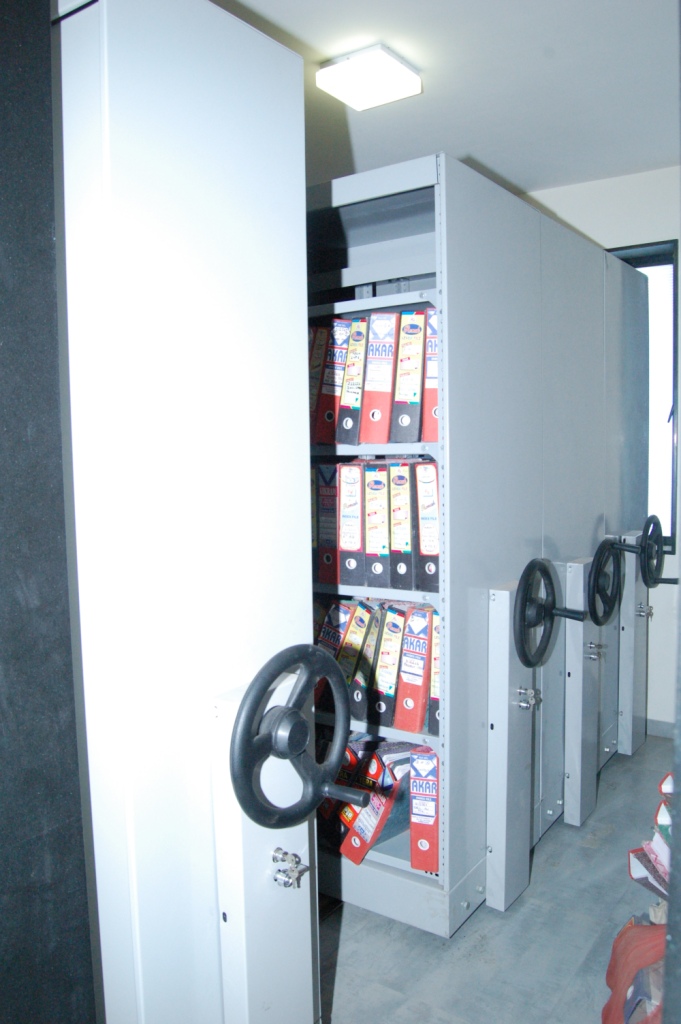 Vertical Display Unit — image 2