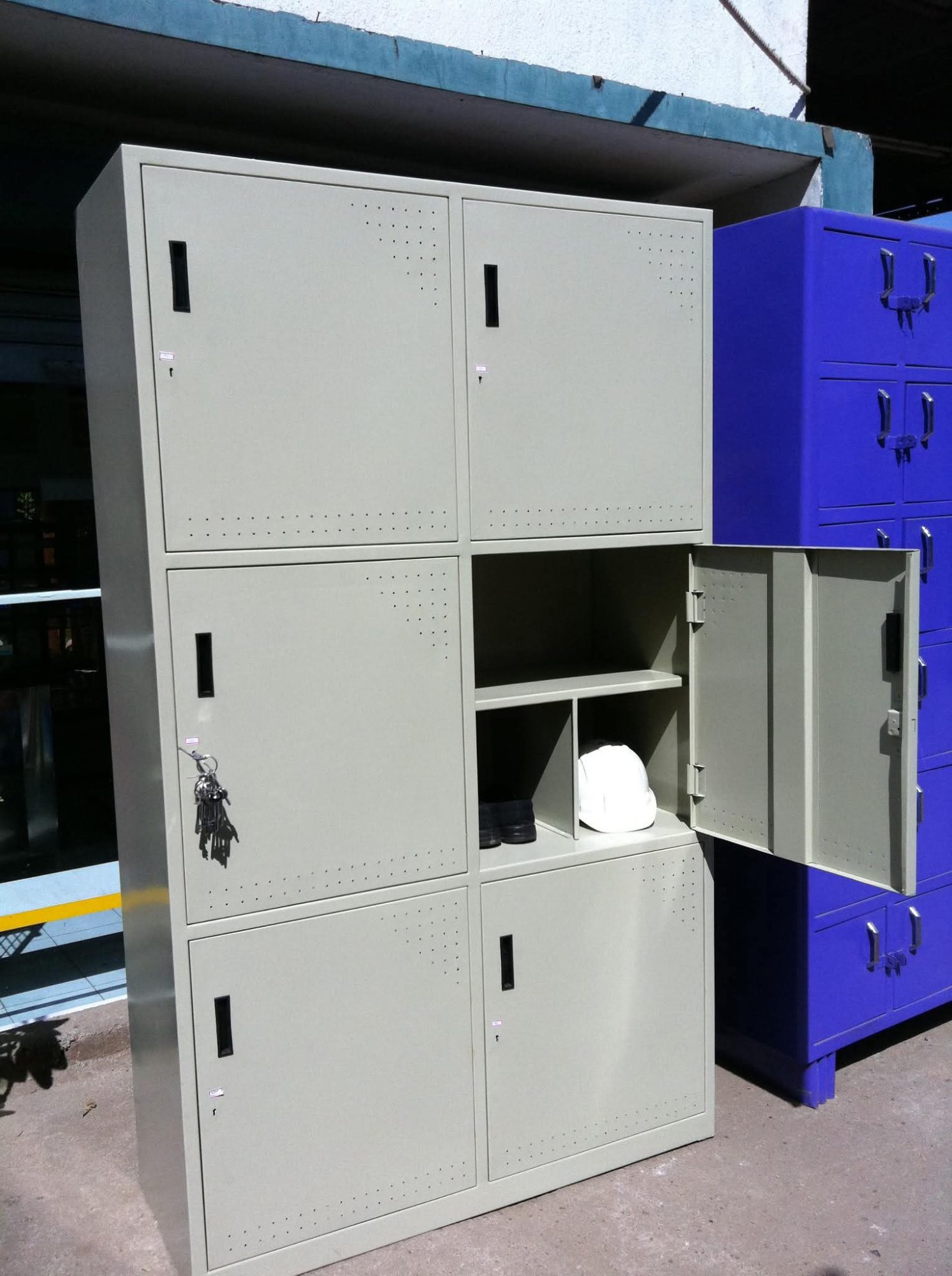 Backside Display with Display Units — image 2